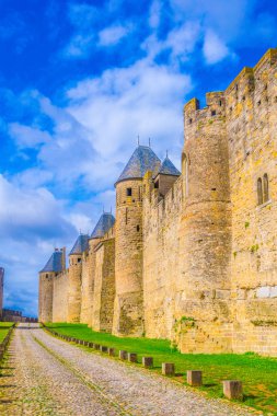 Sur Carcassonne, Frangı