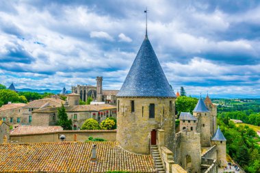 Carcassonne Basilique Saint Nazaire, Frangı ile sur