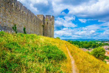 Sur Carcassonne, Frangı