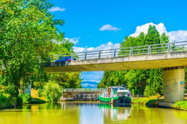 Bir savak görünümünü üzerinde Canal du Midi Carcassone, Frangı
