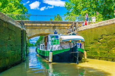 Bir savak görünümünü üzerinde Canal du Midi Carcassone, Frangı