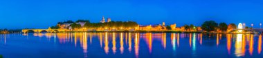 Cityscape Avignon Palais des Papes, Our Lady Katedrali ve Pont Saint Benezet, Frangı gün batımı görünümü
