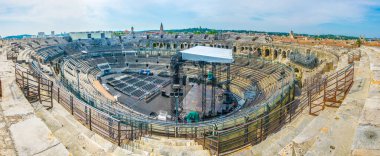 Nimes, Frangı arenasında
