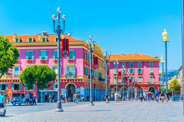 Nice, Fransa, 11 Haziran 2017: İnsanlar Nice merkezi, Frangı da massena square aracılığıyla gezinme