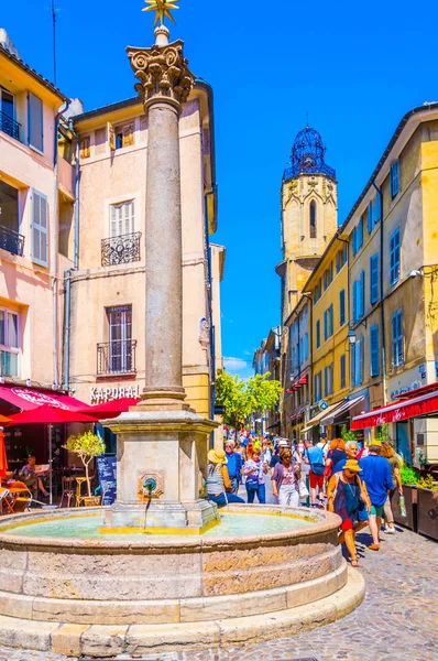 Aix Provence France June 2017 People Strolling Narrow Street Center — Stock Photo, Image