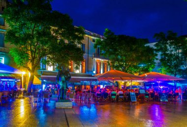 Montpellier, Fransa, 25 Haziran 2017: Gece görünümü yer Jean Jaures Montpellier'deki merkezi Frangı