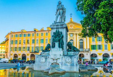Nice, Fransa, 11 Haziran 2017: Garibaldi anıt ve Chapelle du Saint-Sepulcre Nice, Frangı