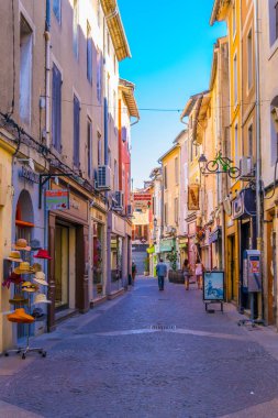 L'ISLE-SUR-LA-SORGUE, FRANCE, JUNE 24, 2017:Narrow street in L'Isle sur la sorgue village in Franc