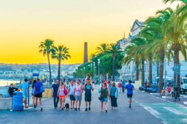 Nice, Fransa, 11 Haziran 2017: İnsanlar promenade des Anglais'e Nice, Frangı üzerinde geziniyor
