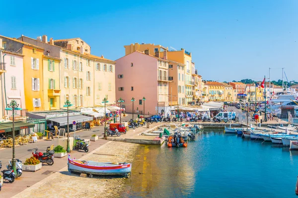 Saint Tropez, Fransa, 15 Haziran 2017: Saint Tropez, Frangı marinada