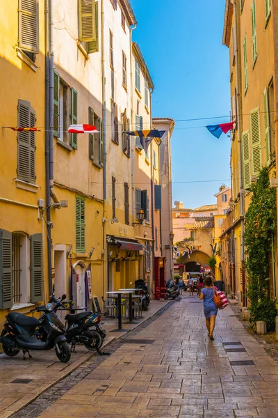 Saint Tropez Franz Juni 2017 Menschen Schlendern Durch Eine Enge — Stockfoto