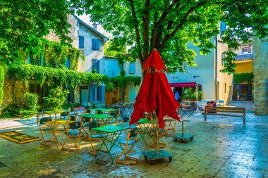 Saint Remy En Provence, Haziran 21, Fransa 2017: Saint Remy en Provence, Frangı merkezi kare görünümünü