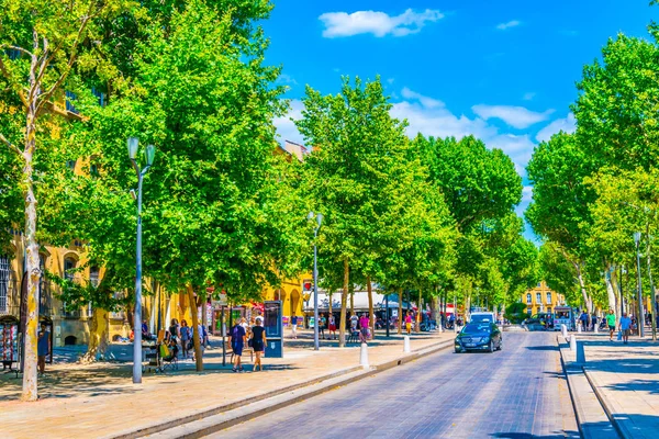 Aix Provence Francia Giugno 2017 Gente Passeggia Cours Mirabeau Nel — Foto Stock