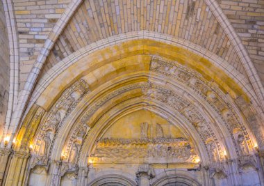 Avignon, Fransa, 22 Haziran 2017: Turist Palais de Papes Avignon, Frangı aracılığıyla gezinme