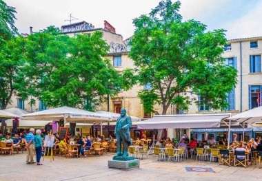 Montpellier, Fransa, 25 Haziran 2017: İnsanlar yer jean Jaures Montpellier'deki merkezi Frangı adlı restoranında oturuyor