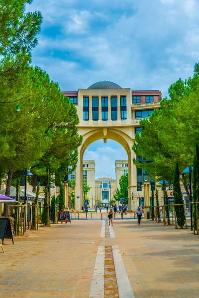 Montpellier França Junho 2017 Pessoas Estão Passeando Pelo Lugar Millenaire — Fotografia de Stock