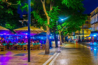 Montpellier, Fransa, 25 Haziran 2017: Gece görünümü yer Jean Jaures Montpellier'deki merkezi Frangı