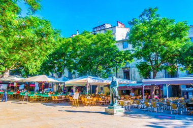 Montpellier, Fransa, 26 Haziran 2017: İnsanlar yer jean Jaures Montpellier'deki merkezi Frangı adlı restoranında oturuyor