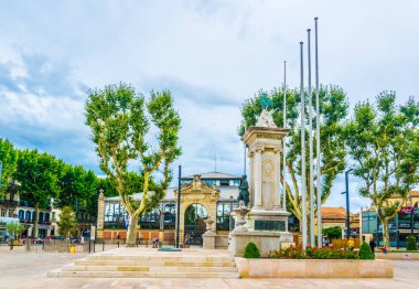 Narbonne, Fransa, 27 Haziran 2017: Narbonne, Frangı pazarda
