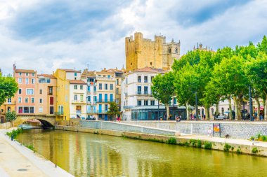 Narbonne, Fransa, 27 Haziran 2017: Şehir Merkezi, Narbonne, Frangı akan Canal de la Whys