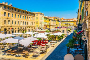 Marsilya, Fransa, 9 Haziran 2017: Bağlantı noktası vieux bölümü Marsilya, Frangı restoranlarda kare dolu