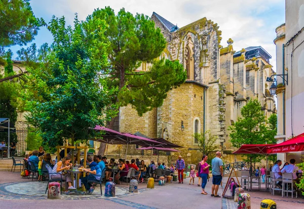 Montpellier Francja Czerwca 2017 Ludzie Spacerując Wąskiej Uliczce Centrum Miasta — Zdjęcie stockowe