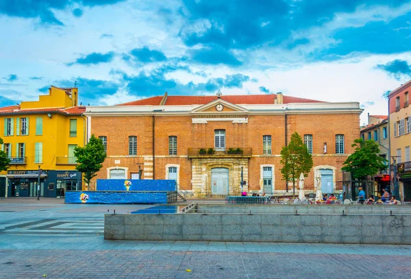 Perpignan, Fransa, 26 Haziran 2017: Belediye Tiyatro Merkezi Perpignan, Frangı