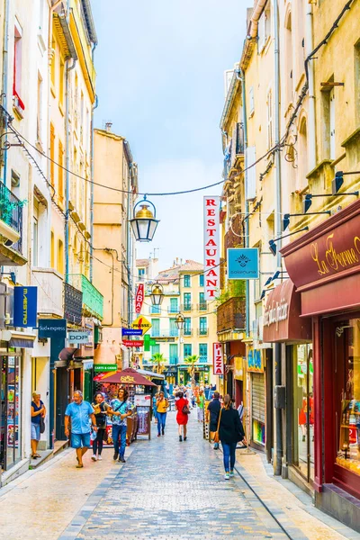 Narbonne Francia Junio 2017 Gente Está Paseando Por Una Calle —  Fotos de Stock