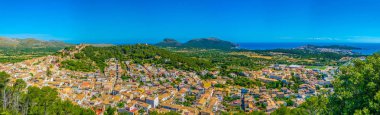 Capdepera Kalesi ve Capdepera kent, Mallorca, Spai havadan görünümü