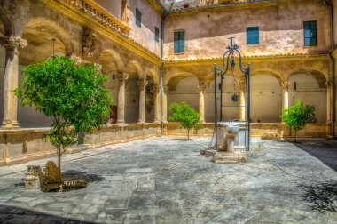Palma de Mallorca, Spai Katedrali üzerinde küçük bir avlunun içinde