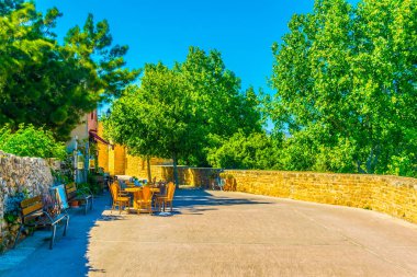 Eski kasaba Alcudia, Mallorca, Spai dar bir sokakta görünümünü