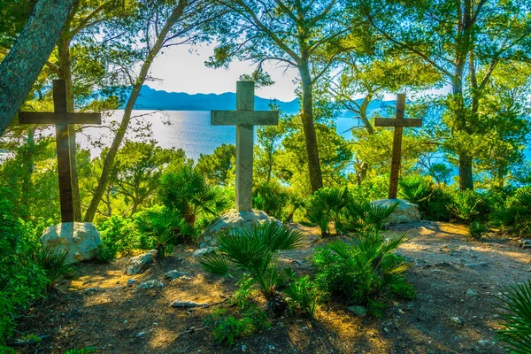 Drei Kreuze Denkmal Mit Badia Pollenca Hintergrund Mallorca Spai — Stockfoto