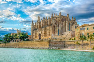 Mallorca Katedrali, Spai