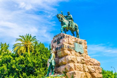 Kral Jaume heykeli Placa de Espana, Palma de Mallorca, Spai yer alan