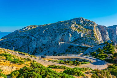Mallorca ile Far formentor fener, Spai doğru sarma bir sahil yolu