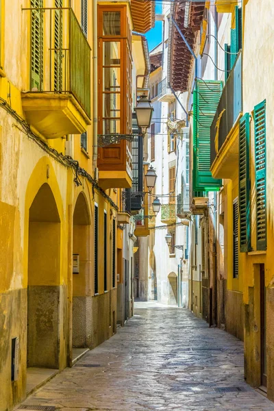 Vista Uma Rua Estreita Centro Histórico Palma Maiorca Spai — Fotografia de Stock