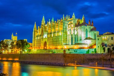 Catedral de Mallorca, Spai gece görünümü