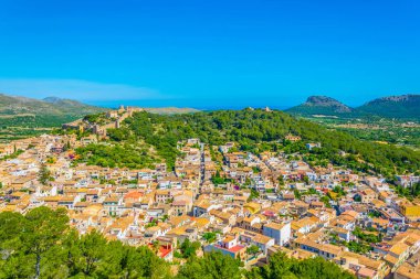 Capdepera Kalesi ve Capdepera kent, Mallorca, Spai havadan görünümü