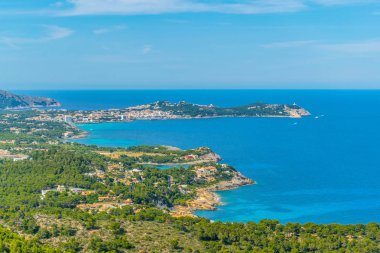 Düzensiz sahil, Mallorca adlı Cap Vermell Cala Ratjada ile adam