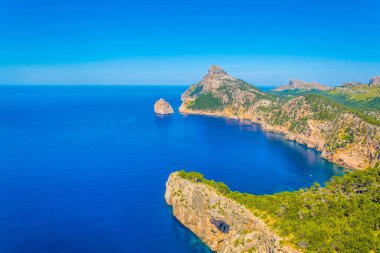 Es Colomer adası Mallorca, Spai 'deki kaptan formenünün yanında.