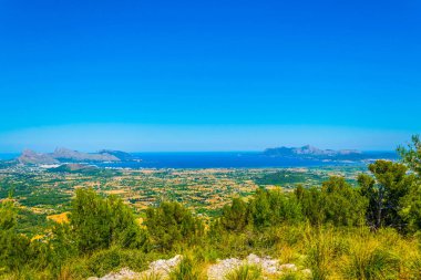 Mallorca, Spai, Cap Formentor ve Victoria Yarımadası çevrili Pollenca Körfezi