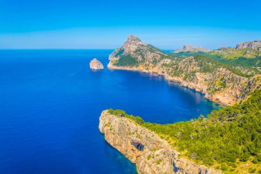 Es Colomer adası Mallorca, Spai 'deki kaptan formenünün yanında.