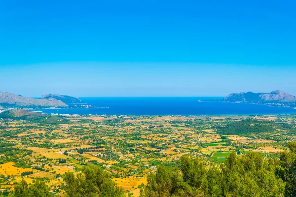 Mallorca, Spai, Cap Formentor ve Victoria Yarımadası çevrili Pollenca Körfezi