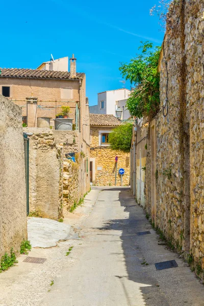 Vista Una Calle Estrecha Centro Histórico Arta Mallorca Spai — Foto de Stock