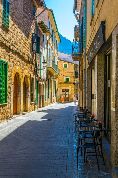 İspanyol şehir Nottingham Mallorc, dar bir sokakta