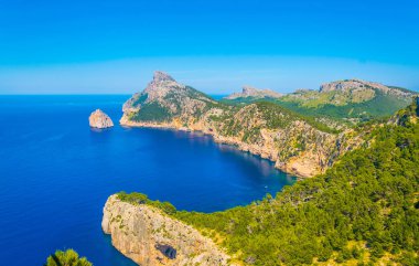 Es Colomer adası Mallorca, Spai 'deki kaptan formenünün yanında.
