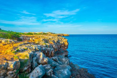 Düzensiz sahil Mallorca Porto Crist adlı