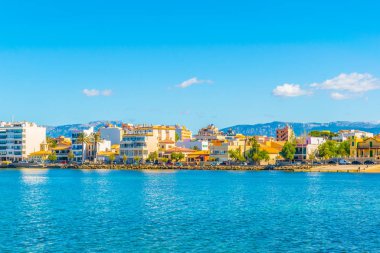 El Coll d 'en Rabassa' da deniz kenarındaki evler, Mallorca, Spai