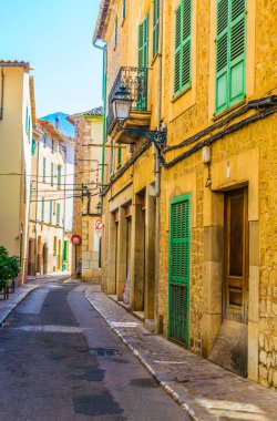 İspanyol şehir Nottingham Mallorc, dar bir sokakta