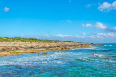 Düzensiz sahil Mallorca Cap de Ses Saline adlı